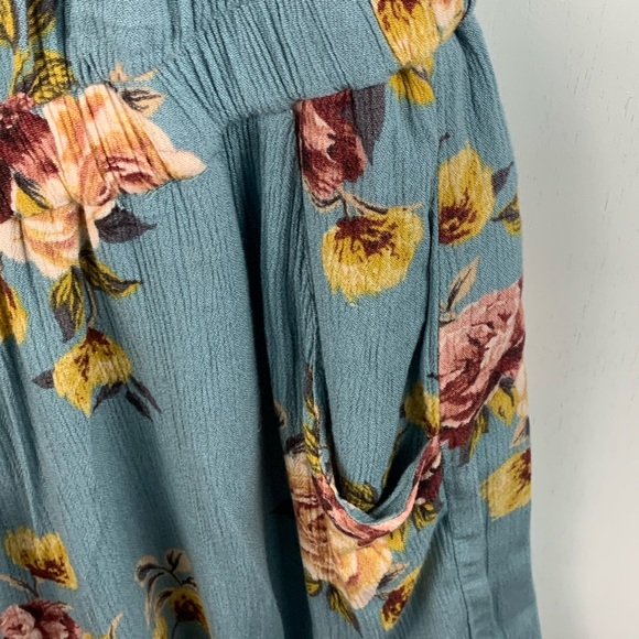 Floral Short Romper - Picture 6 of 8